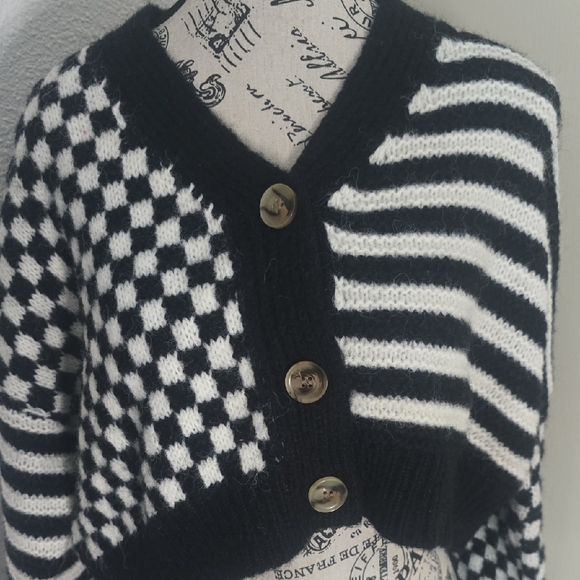 HYFVE Black & White Checkered & Stripes Cropped Sweater (EUC)(S)🖤🤍🖤 - Picture 2 of 6